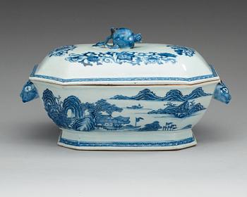 A  blue and white tureen with cover and saucer, Qing dynasty, Qianlong (1736-95).