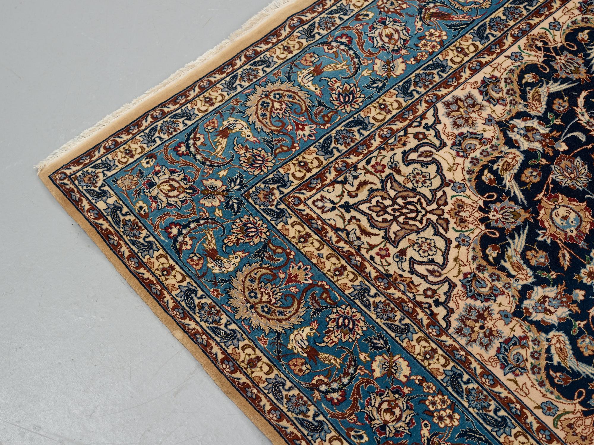 Matta, old Isfahan, part silk, ca 253 x 177 cm, signerad  Isfahan - Ali Dordashti.