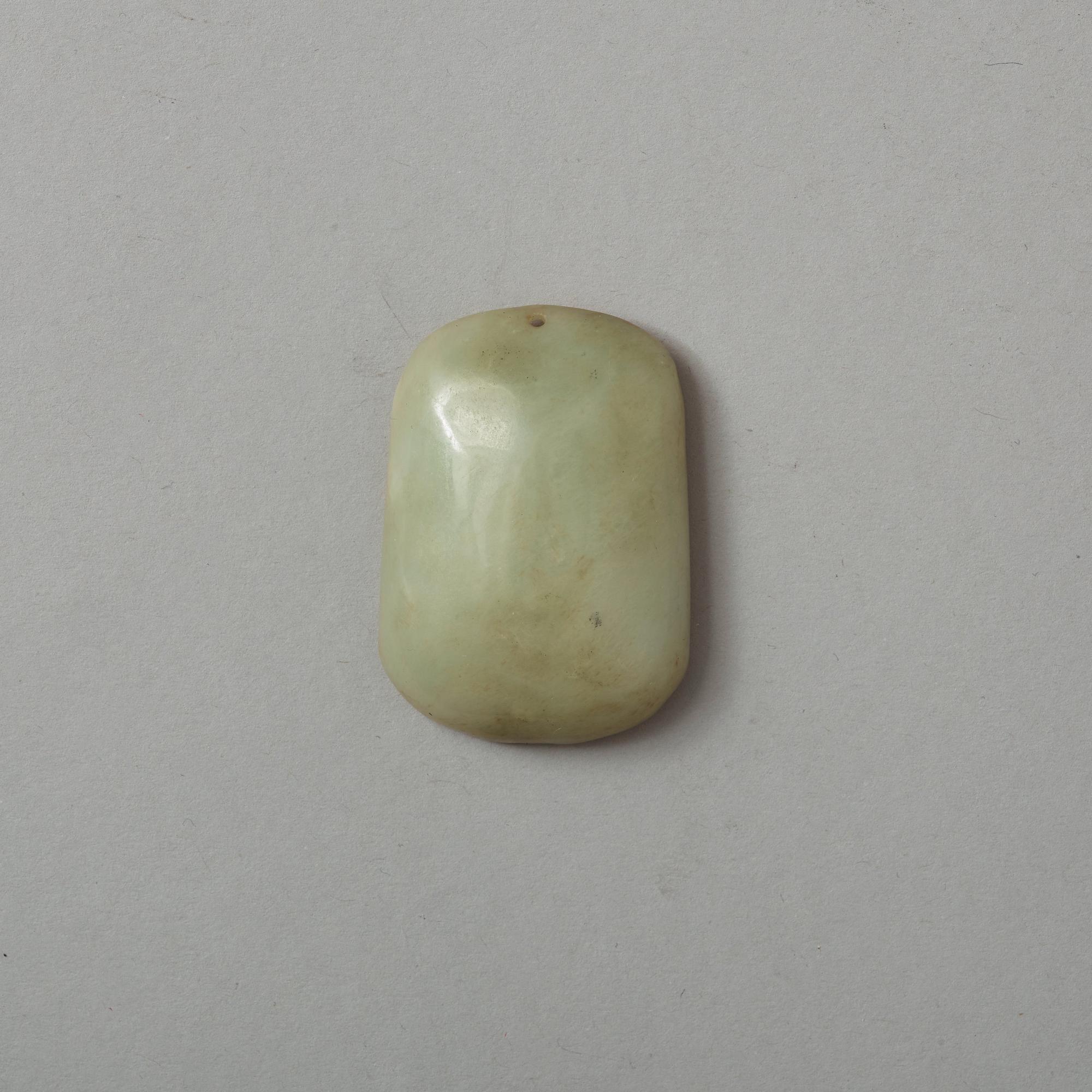 HÄNGE, nefrit. Kina, tidigt 1900-tal.