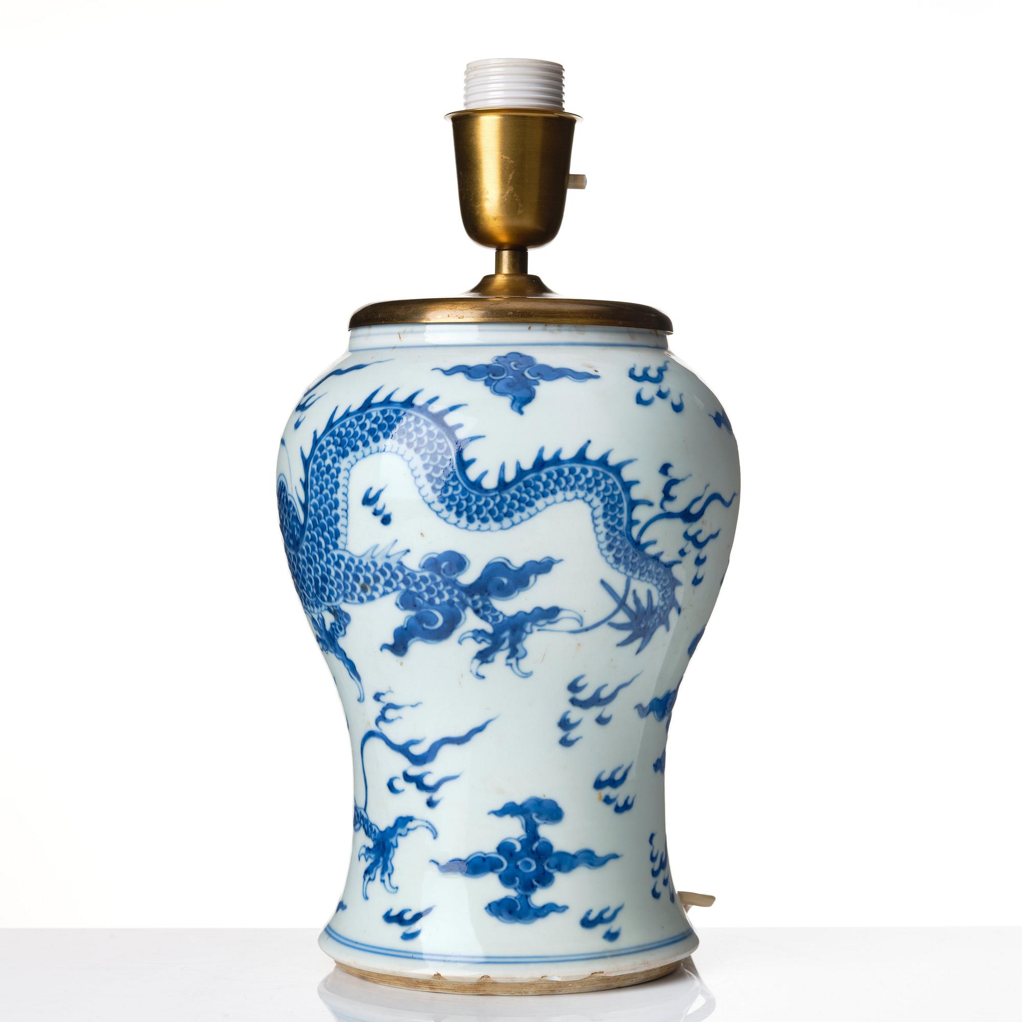 A blue and white Transitional vase, 17th Century.
