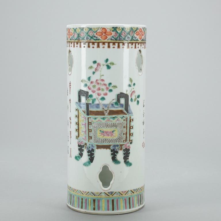 PERUKVAS, porslin, Kina, 1900-tal.