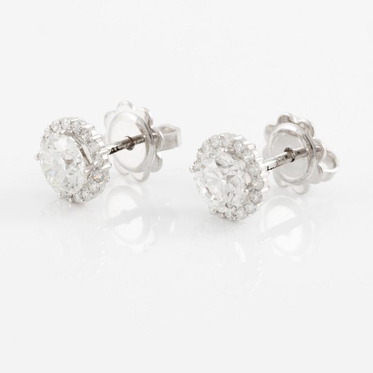 Örhängen 18K vitguld med briljantslipade diamanter.