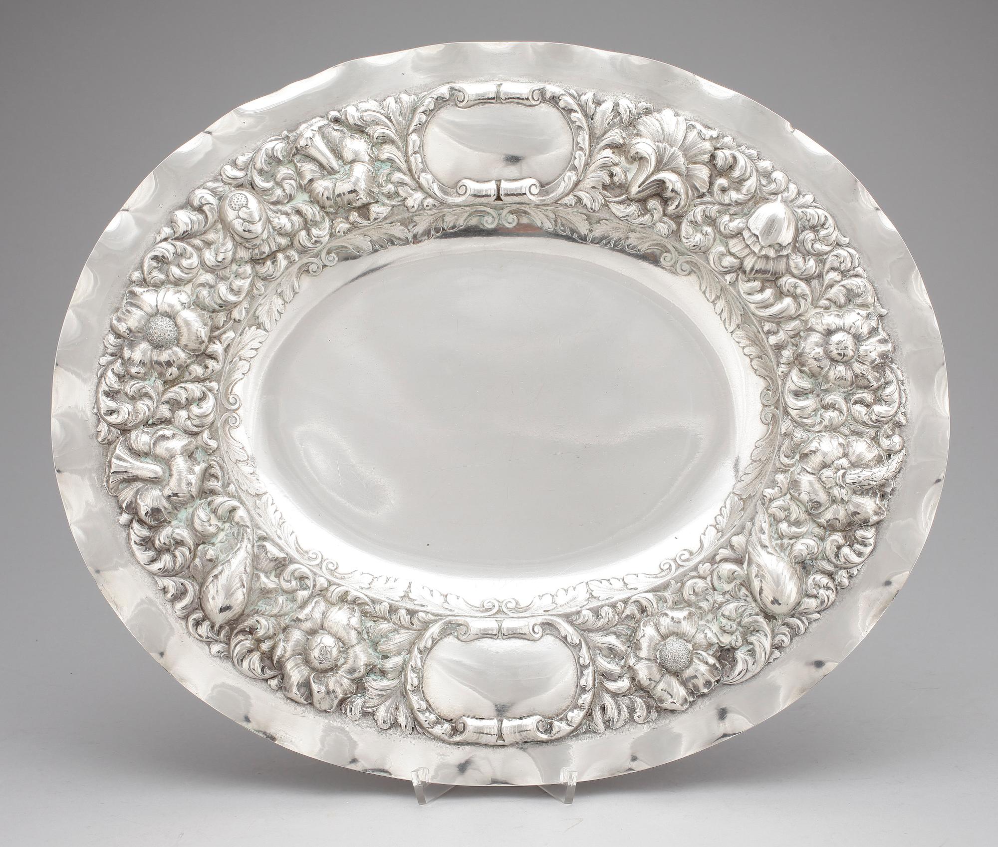 PRESENTERFAT, silver, barockstil, CG Hallberg, 1916. Vikt ca 780 g.