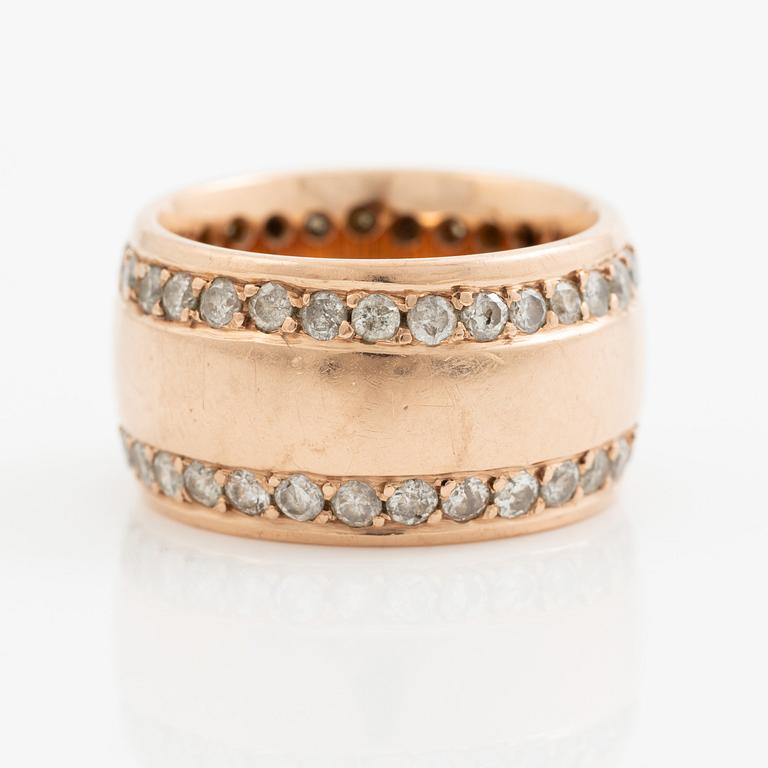 Ring 14K guld med diamanter.