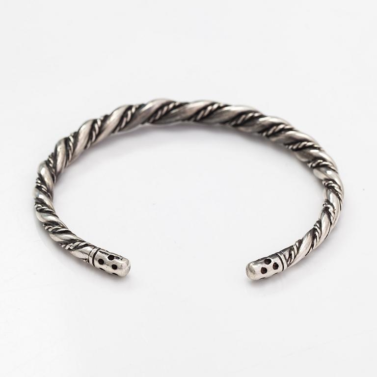 Halsband, ring och armband, silver. Helsingfors 1980-90-tal.