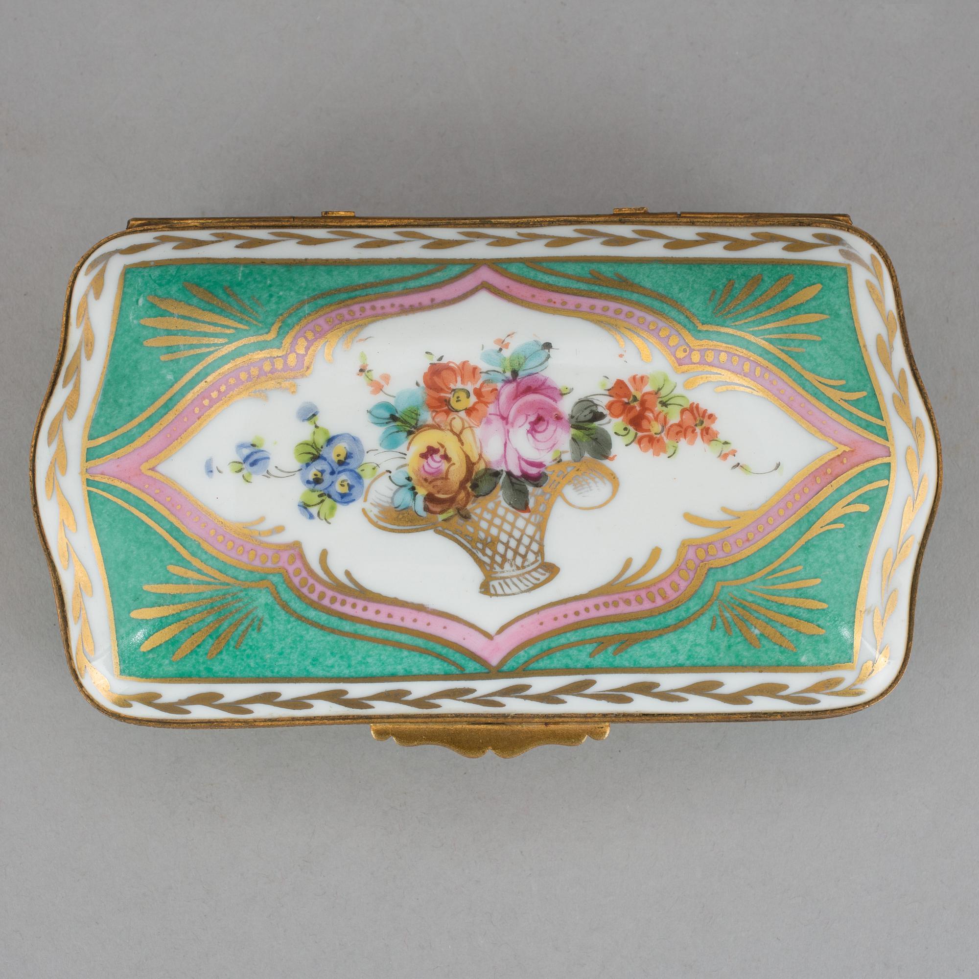 LOCKASKAR 5 stycken, porslin, Sèvres och Sèvres-liknande märke, 1900-tal.