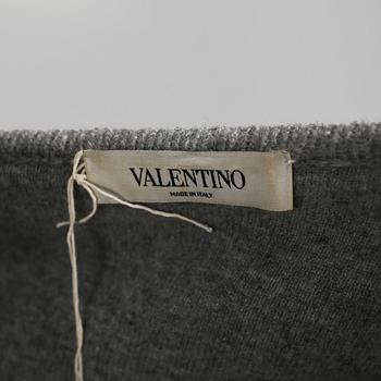 CAPE, Valentino.