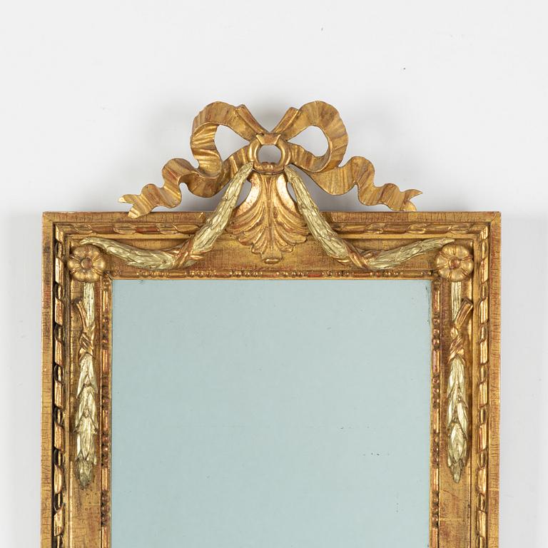 Spegellampetter, ett par, för två ljus, Gustaviansk stil, omkring år 1900.