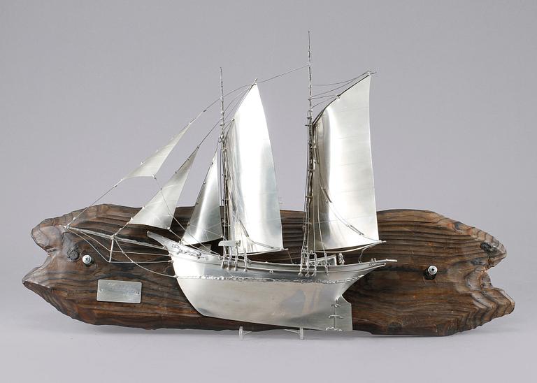 URBAN STRÖM, 2 st, väggskulpturer, signerade och daterade -82 och -83.