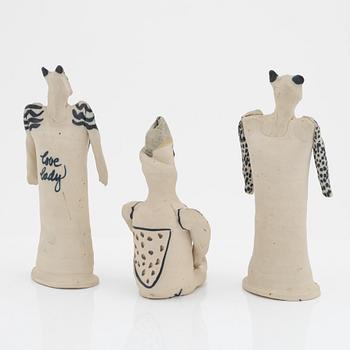 Ulrica Hydman-Vallien, figuriner, 3 st, lergods, signerade.