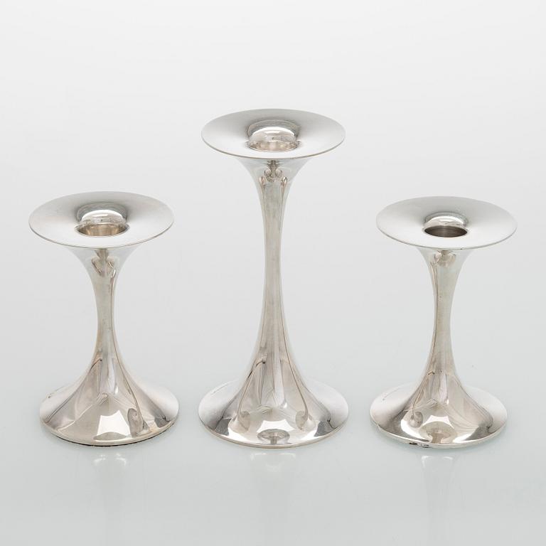 Tapio Wirkkala, kynttilänjalkoja, 3 kpl, hopeaa, "Trumpetti", Kultakeskus, Hämeenlinna 1988-2003.