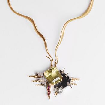 A Kristian Nilsson 18K whhite and red gold necklace with pendant, Stockholm 1976.