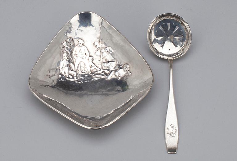 FAT, silver, Unto Erälampi, Riihimäki 1962 samt STRÖSKED, silver, finska stämplar 1927. Tot. vikt ca 182,8 g.