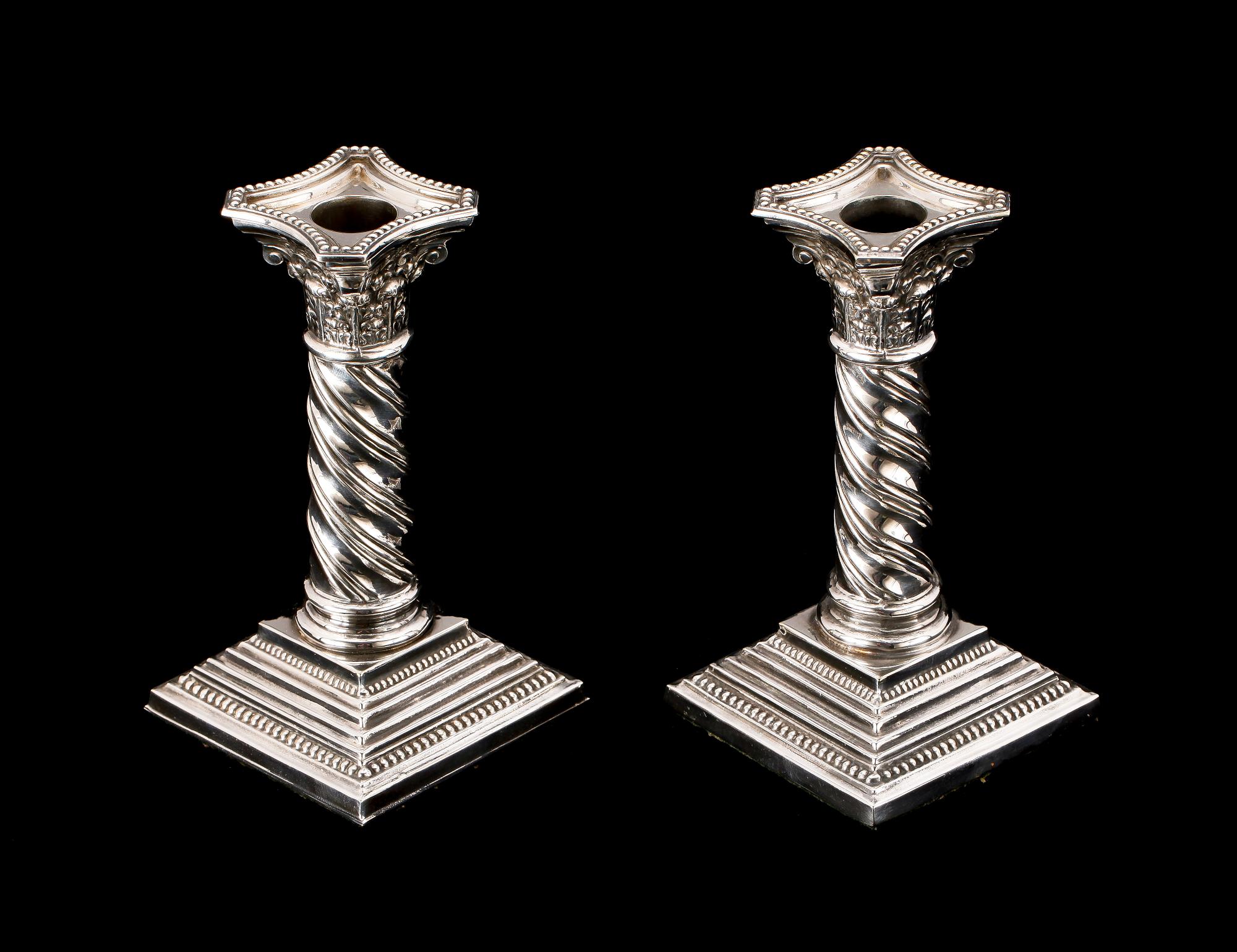 LJUSSKATAR, ett par, silver, gustaviansk stil, 1900-tal.