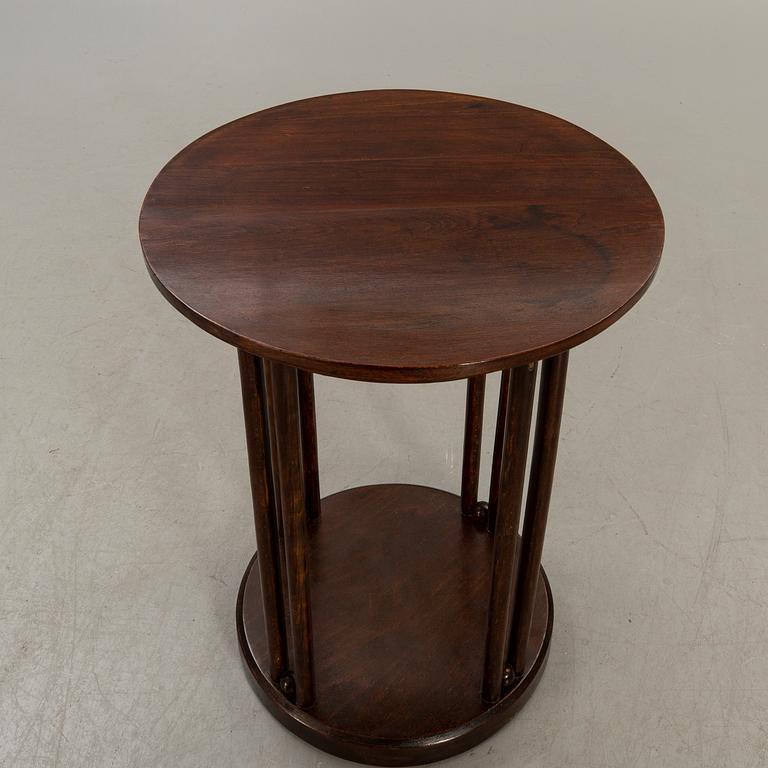 An early 1900s jugend side table.