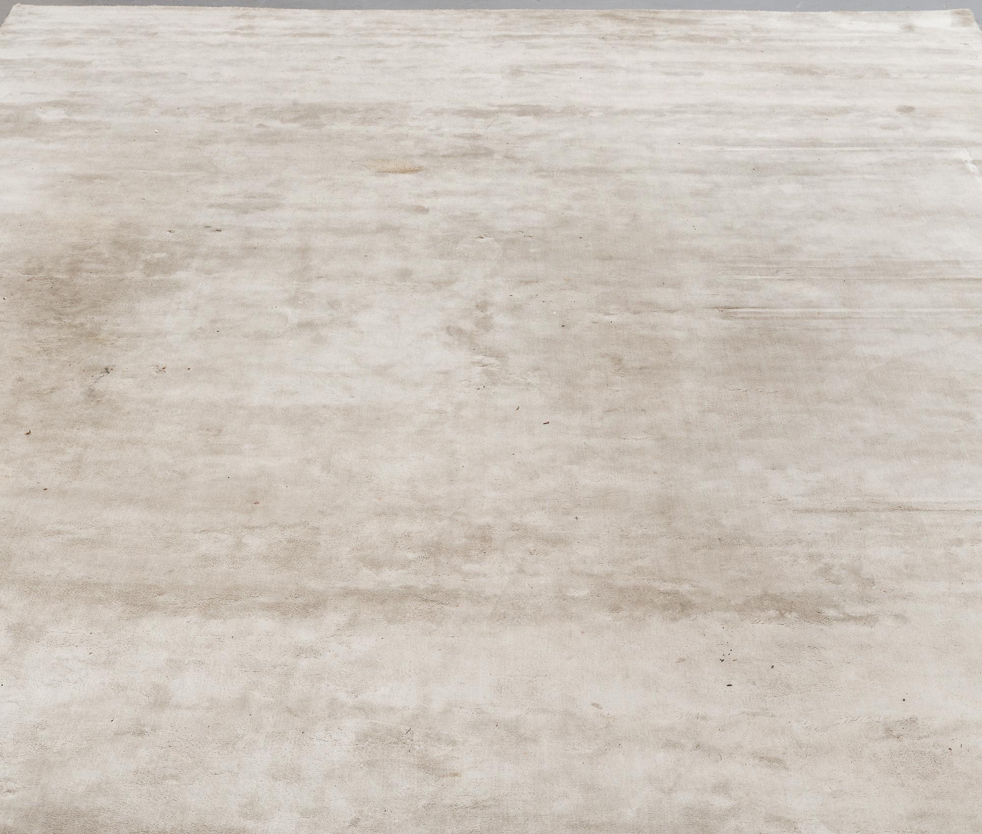 A Layrered "Francis Pearl" carpet, 300x400 cm.