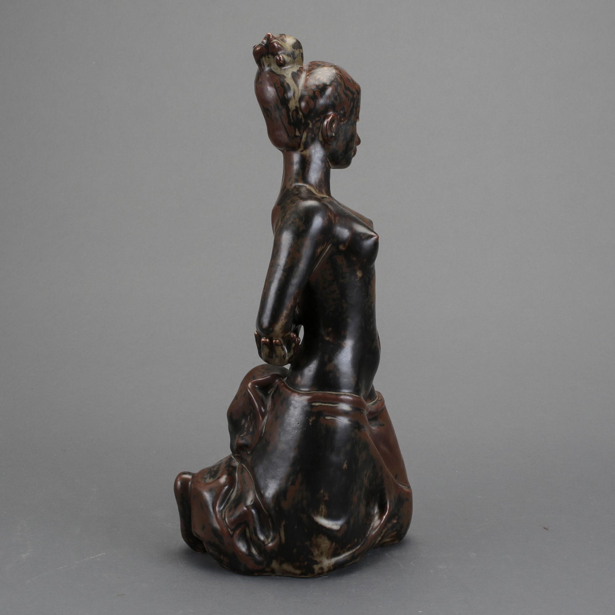 SKULPTUR, Johannes Hedegaard, Royal Copenhagen, Danmark. Numrerad 21088 samt nummer 2/3.