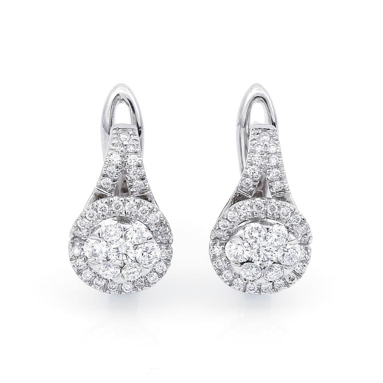 ÖRHÄNGEN, ett par, 14K vitguld med rundslipade och briljantslipade diamanter, tot ca 0,92 ct. Vikt ca 4,18 g.