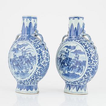 Tedosa och pilgrimsflaska, porslin, Kina, 1700/1800-tal.
