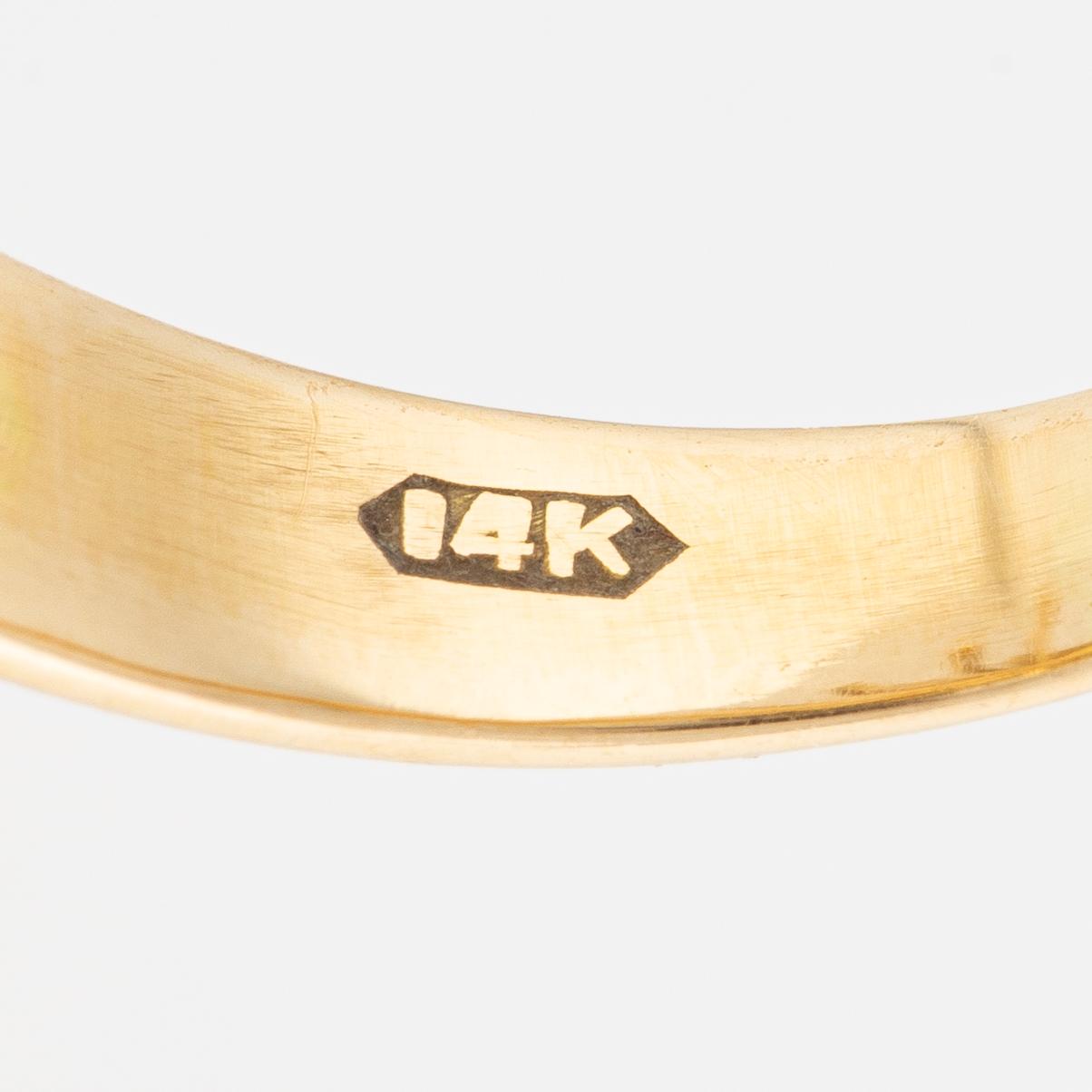 Ring 14K gold with opals.