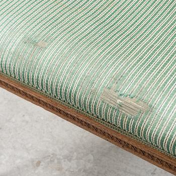 Baljfåtölj, sengustaviansk stil, omkring år 1900.