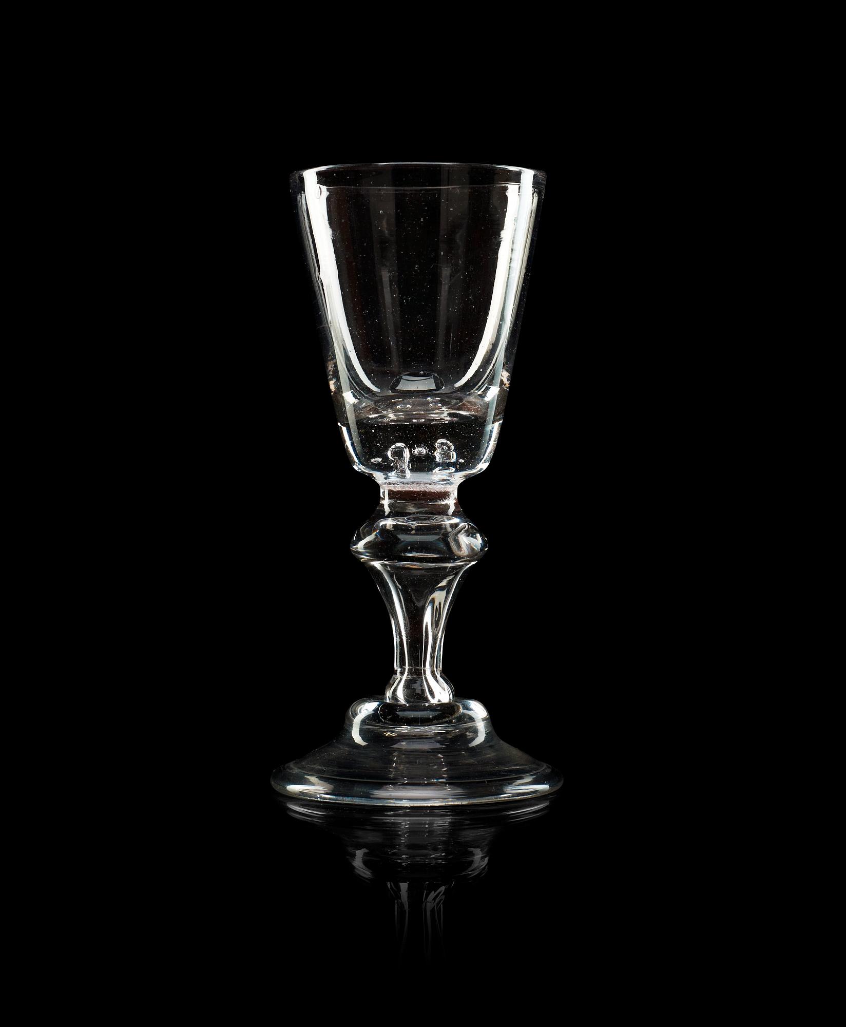 GLAS, 12 stycken, snarlika. Troligen Sverige, sent 1700-tal.