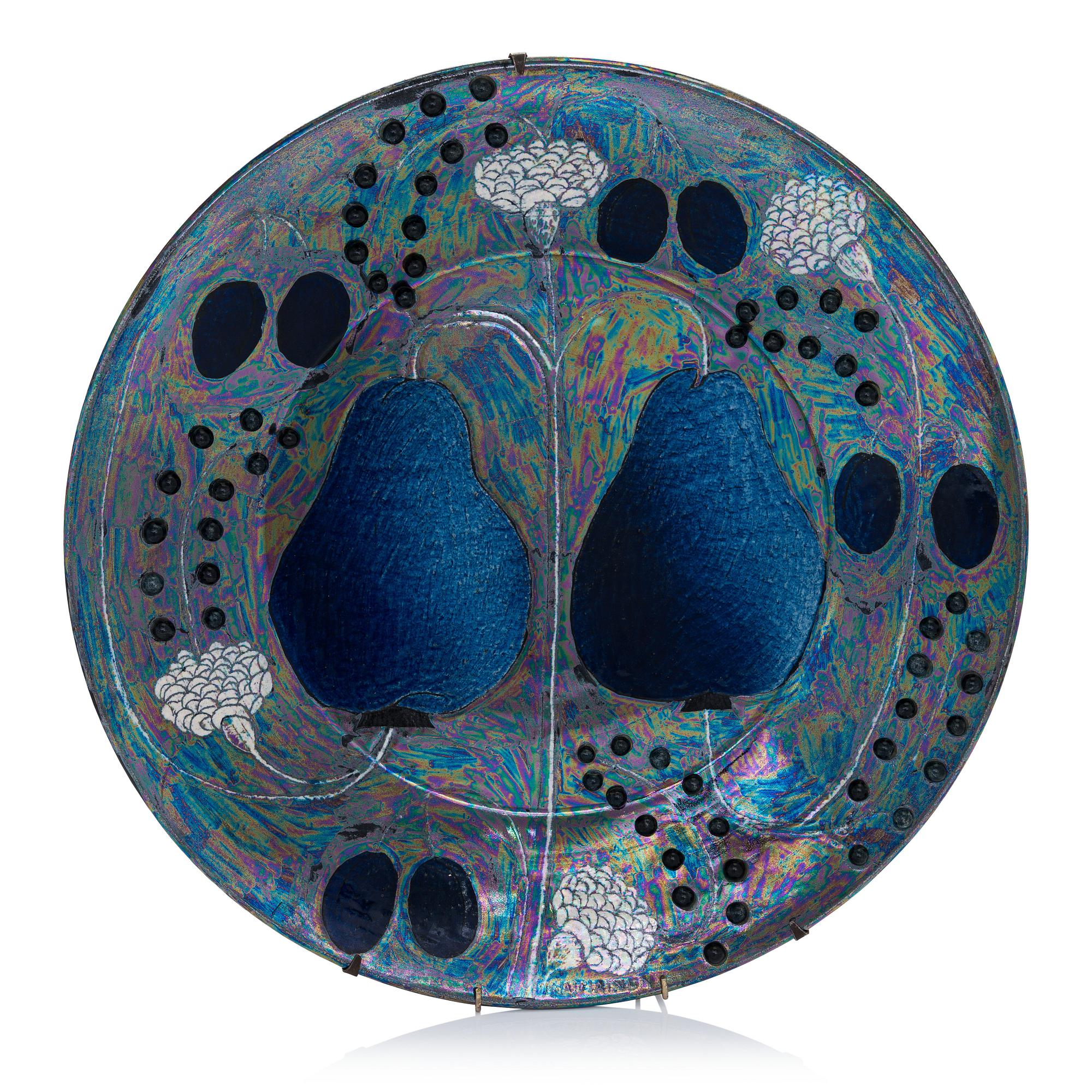 Birger Kaipiainen, a stoneware decorative dish signed Kaipiainen Arabia.