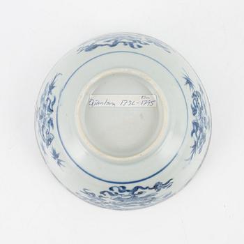 A blue and white Chinese porcelain charger and a bowl, Qing Dynasty, Qianlong (1736-95).