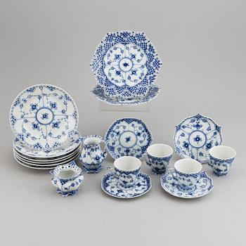 ROYAL COPENHAGEN, servisdelar, 14 st, porslin. "Musselmalet", Danmark.