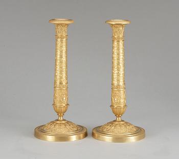 LJUSSTAKAR, ett par. Frankrike, 1800-talets början. Empire.