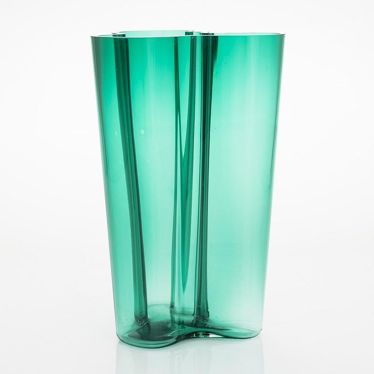 Alvar Aalto, maljakko, malli 251, signeerattu Iittala. 2000-luku.