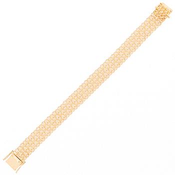 18K gold bracelet.