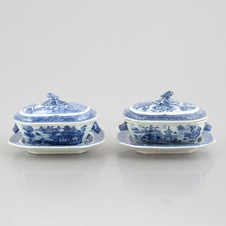A pair of similar blue and white export porcelain butter dishes with stands and covers, China, Qianlong (1736-95).