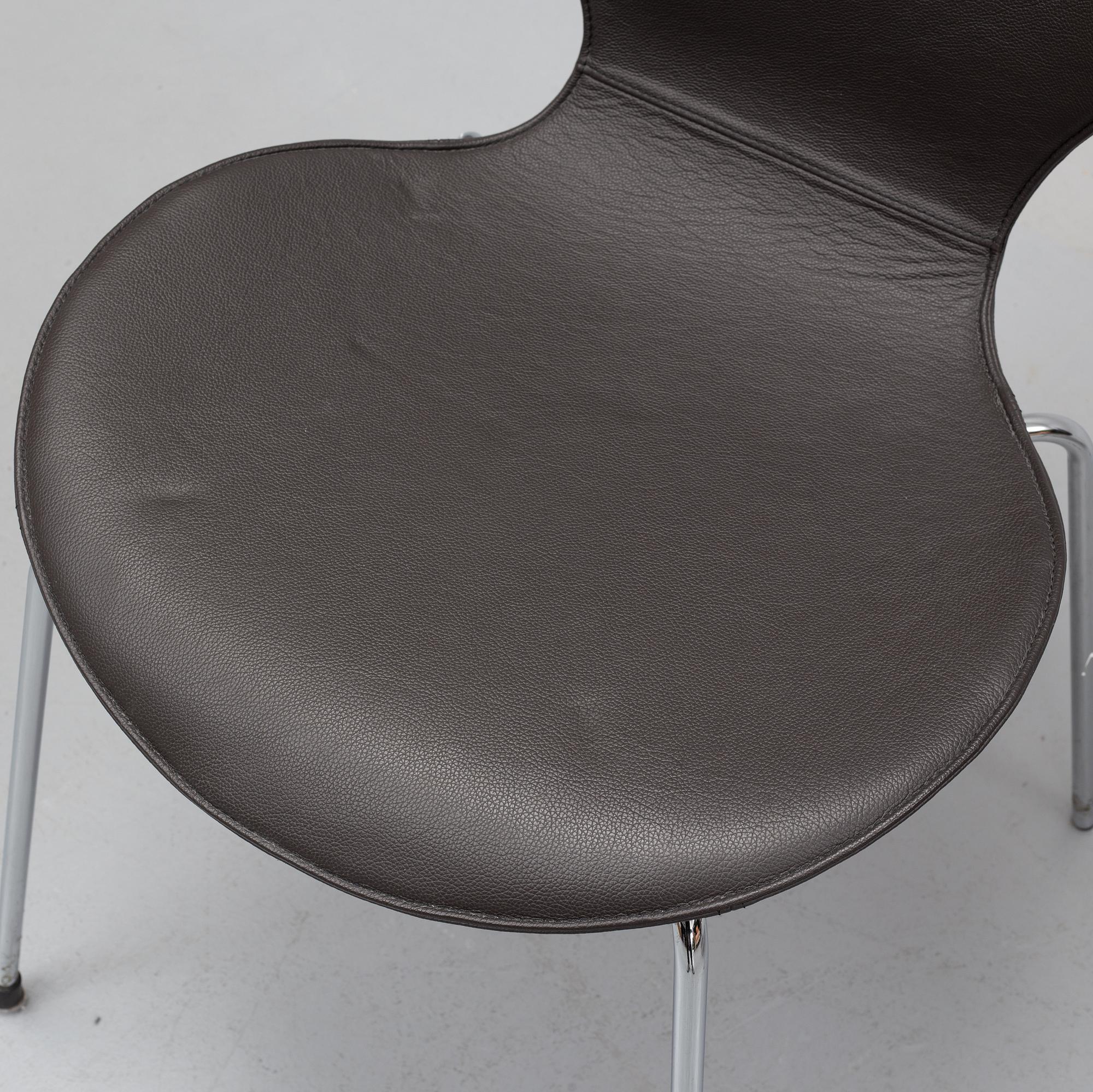 Arne Jacobsen, stolar, 4st, "Sjuan", Fritz Hansen, Danmark, 2000.