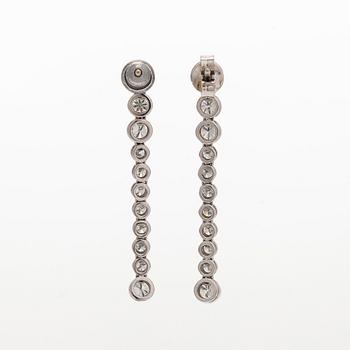 Earrings in 18K white gold set with brilliant-cut diamonds.