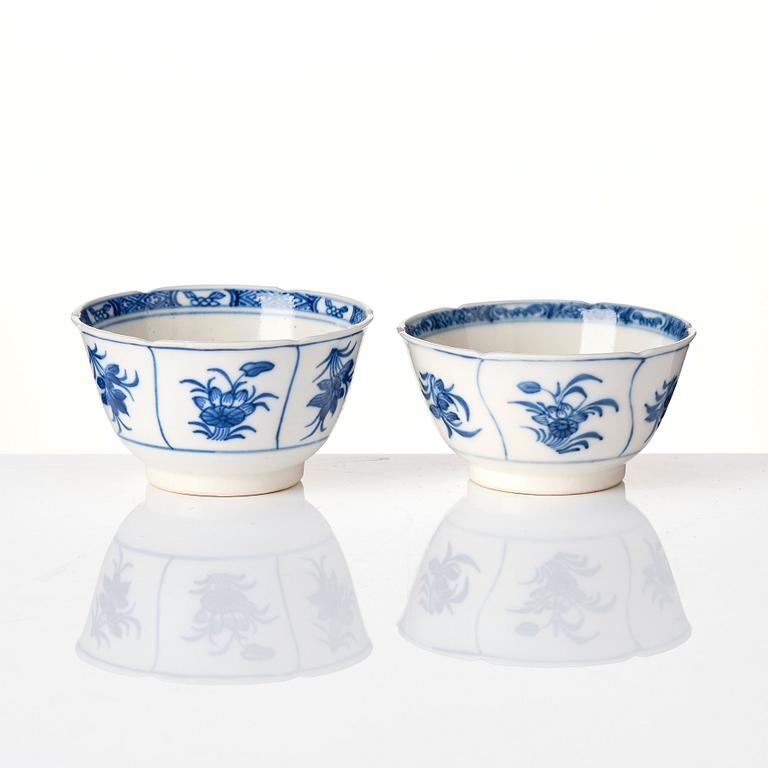 A pair of blue and white 'soft paste' cups with saucers, Qing dynasty, Kangxi (1662-1722).