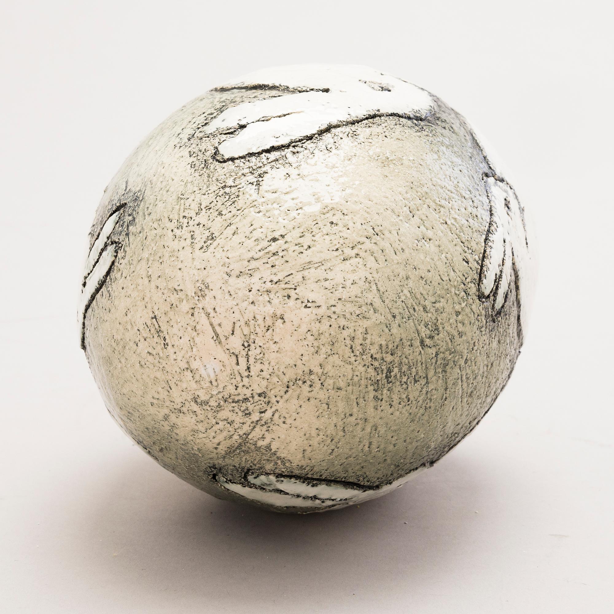 HELJÄ LIUKKO-SUNDSTRÖM, uniikki veistos, signeerattu Heljä Liukko-Sundström 2019.