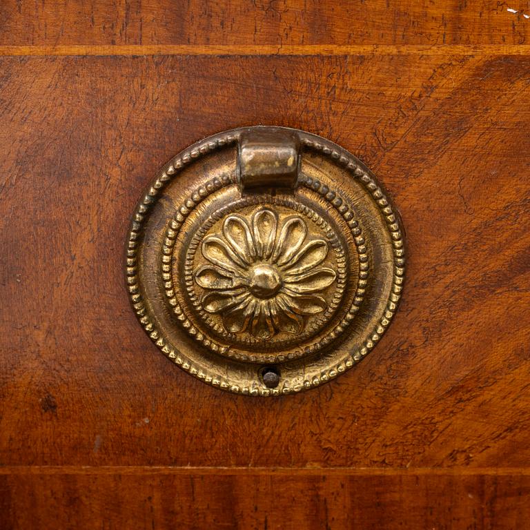 Sideboard, English style, first half of the 20th century.
