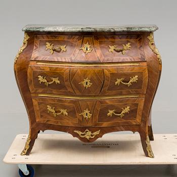 BYRÅ, rokoko, delvis 1700-tal.