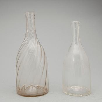 KARAFFER, 2 stycken, glas, 1800-tal.