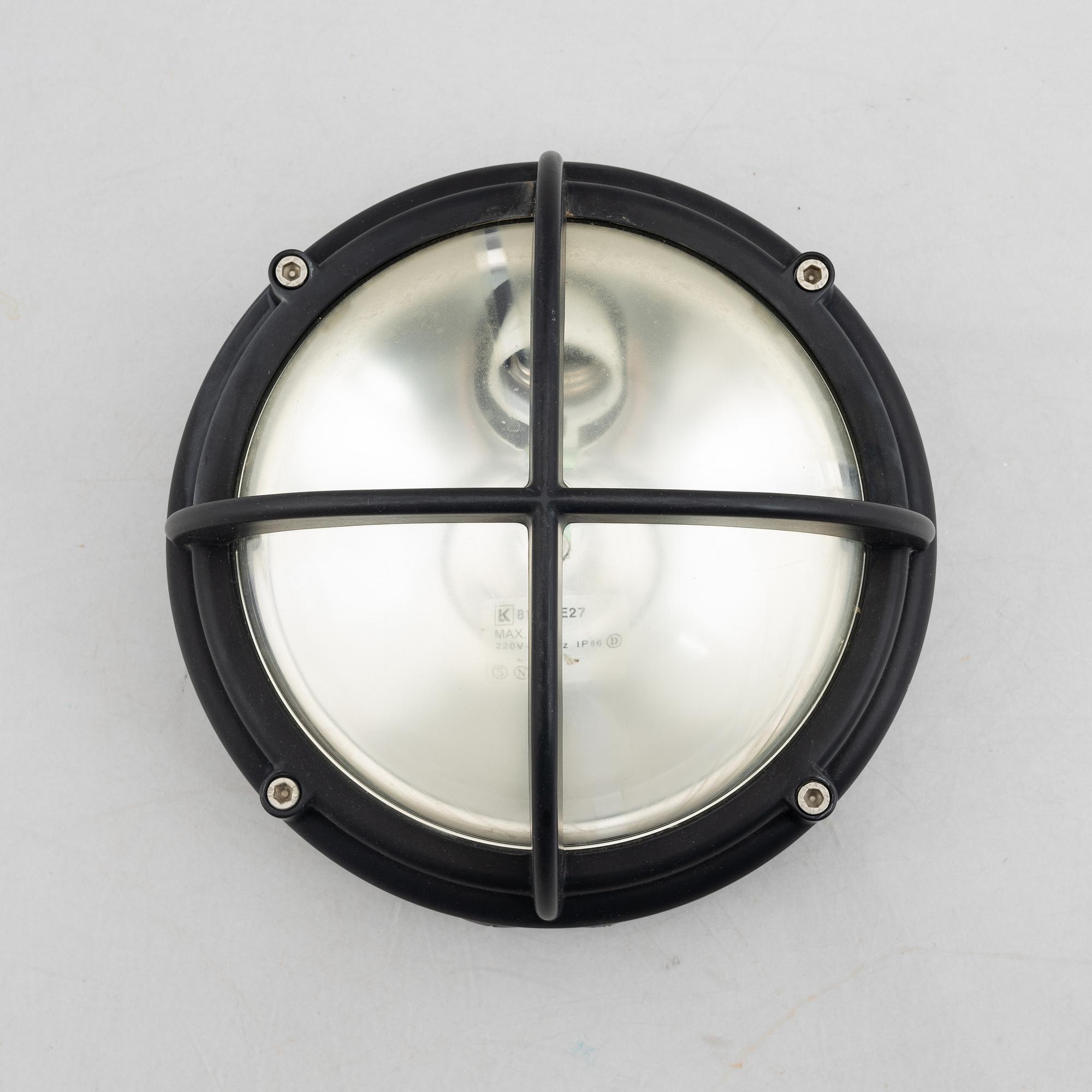 Lauritz Knudsen, vägglampa för utomhusbruk, "Skot", Louis Poulsen, Danmark.