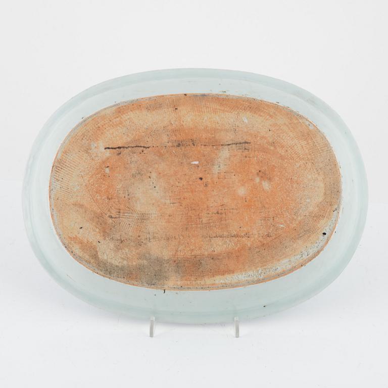 A blue and white serving dish, Qing dynasty, Qianlong (1736-95).