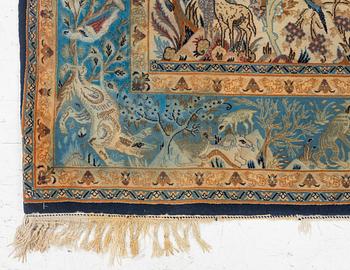 An Old Isfahan rug, c. 155 x 103 cm.