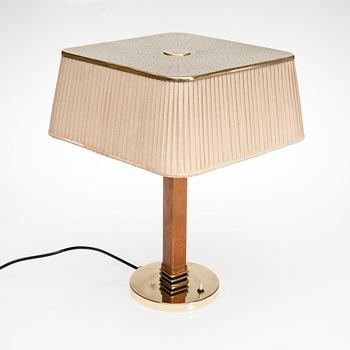 BORDSLAMPA, Paavo Tynell, tillverkad av Taito Oy, 1940-tal.