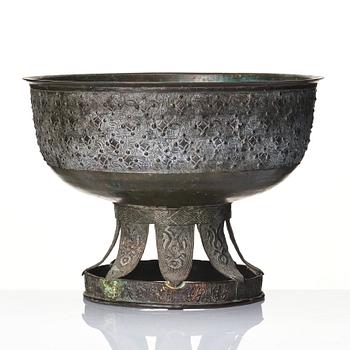 A Japanese bronze censer/vessel, Edo Period (1603-1868).