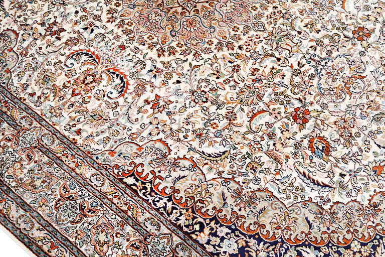 A silk Kashmir carpet, approx. 300 x 200 cm.