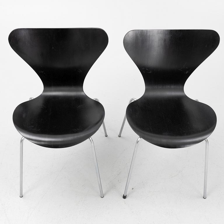 Arne Jacobsen, a set of six model 'Seven' chairs, Fritz Hansen, Denmark.