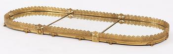 BORDSPLATEAU. Empirestil, 1800-talets andra hälft.