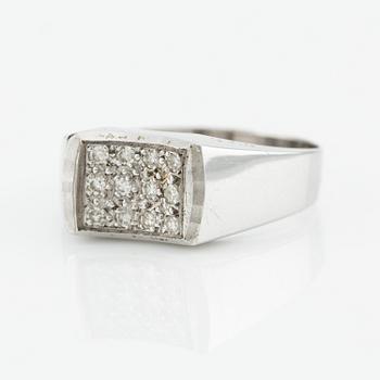 Ring in 18K white gold with single-cut diamonds.
