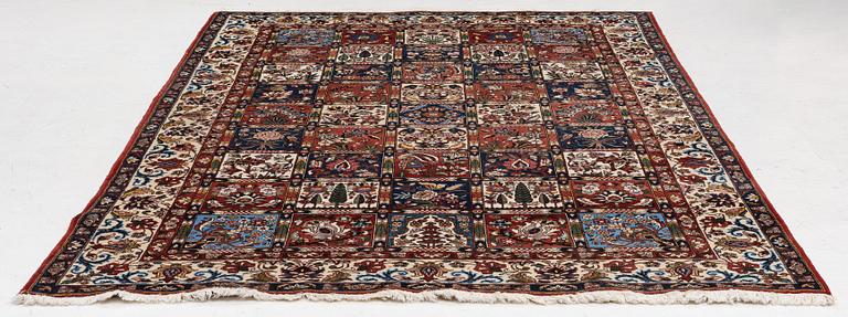 A Bakhtiari carpet, c. 307 x 207 cm.